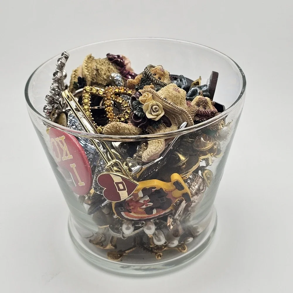 Lot Of Pins And Brooches Vintage To Modern. Wear, Craft, Repair 1.25 Lbs